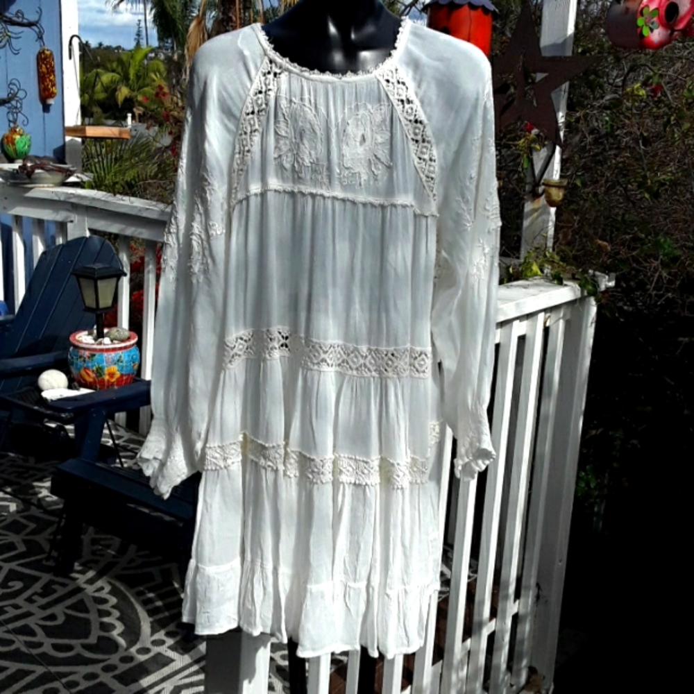 Free People tunic dress beautiful embroidery size medium